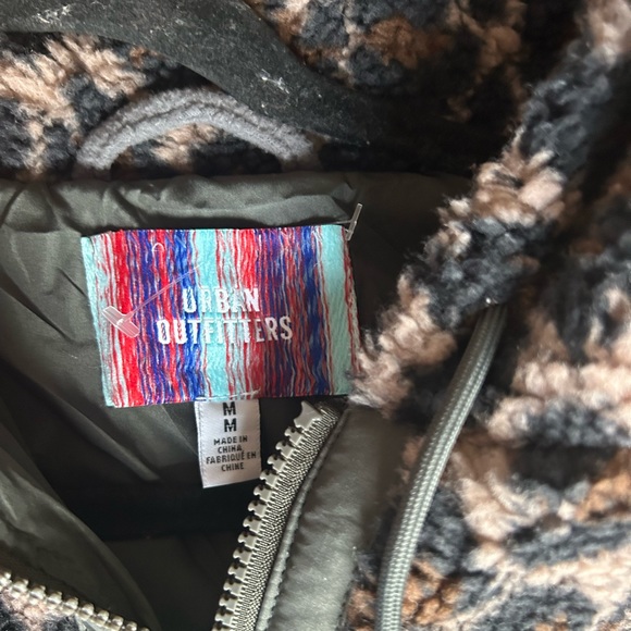 Urban Outfitters Leopard Sherpa Zip Up Jacket - Picture 5 of 11